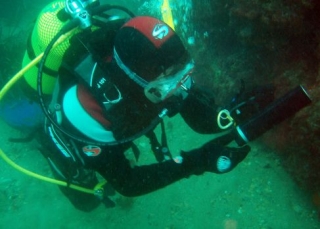  Under the sea waters 